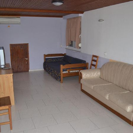 Artemis Apartments Paralia Dionysiou Bagian luar foto