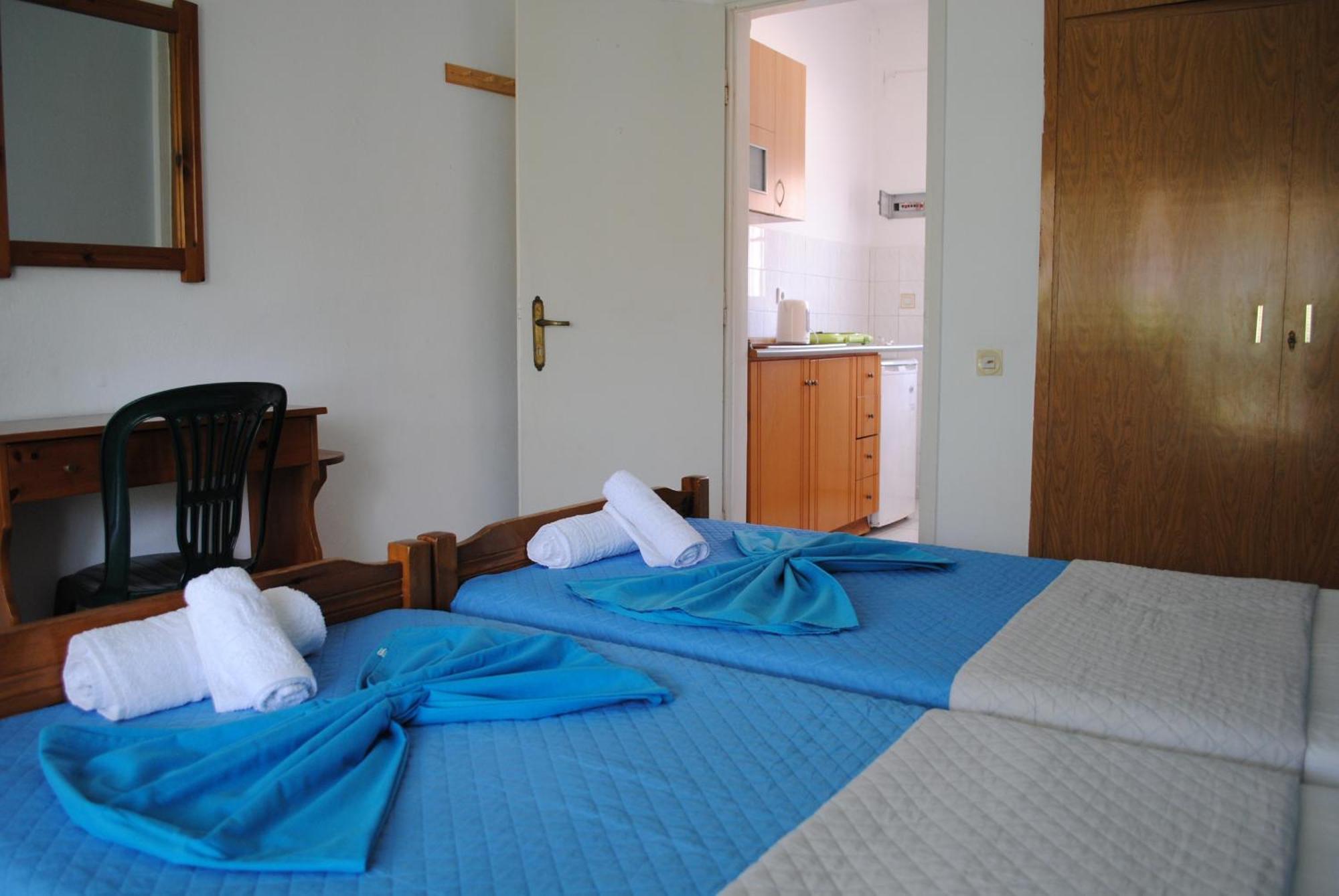 Artemis Apartments Paralia Dionysiou Bagian luar foto