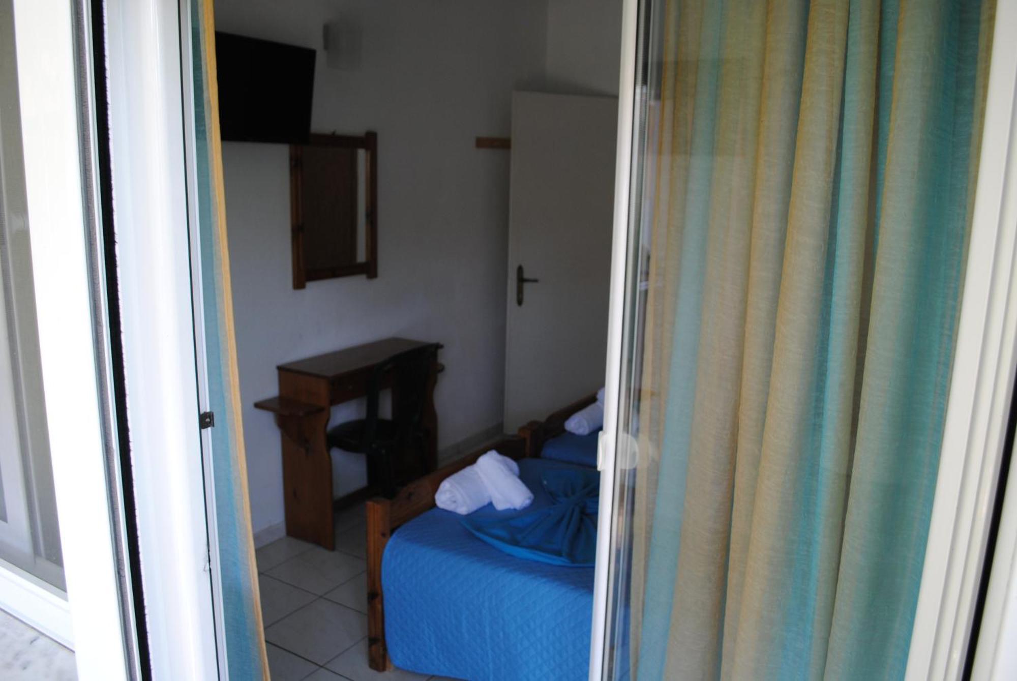 Artemis Apartments Paralia Dionysiou Bagian luar foto