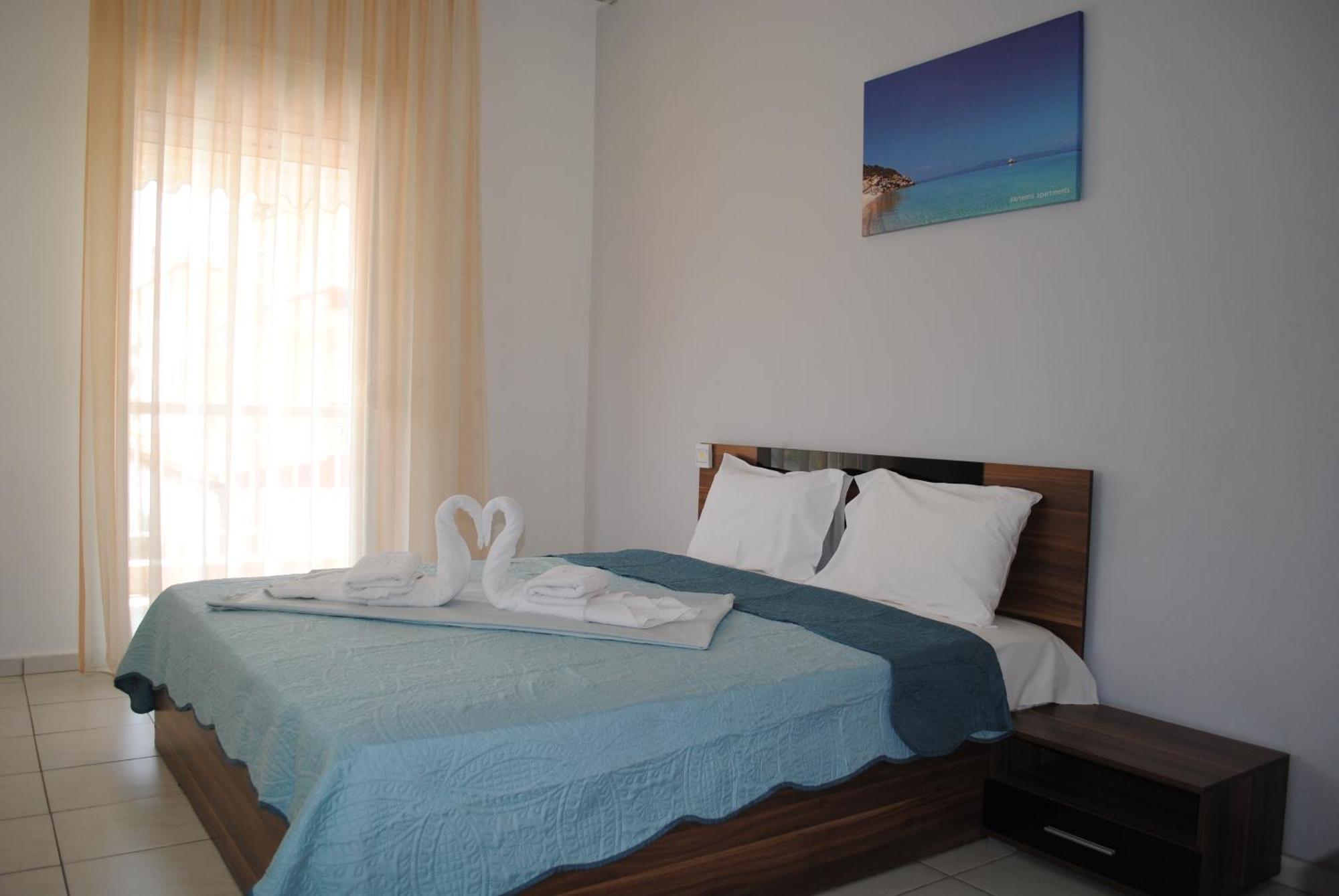 Artemis Apartments Paralia Dionysiou Bagian luar foto