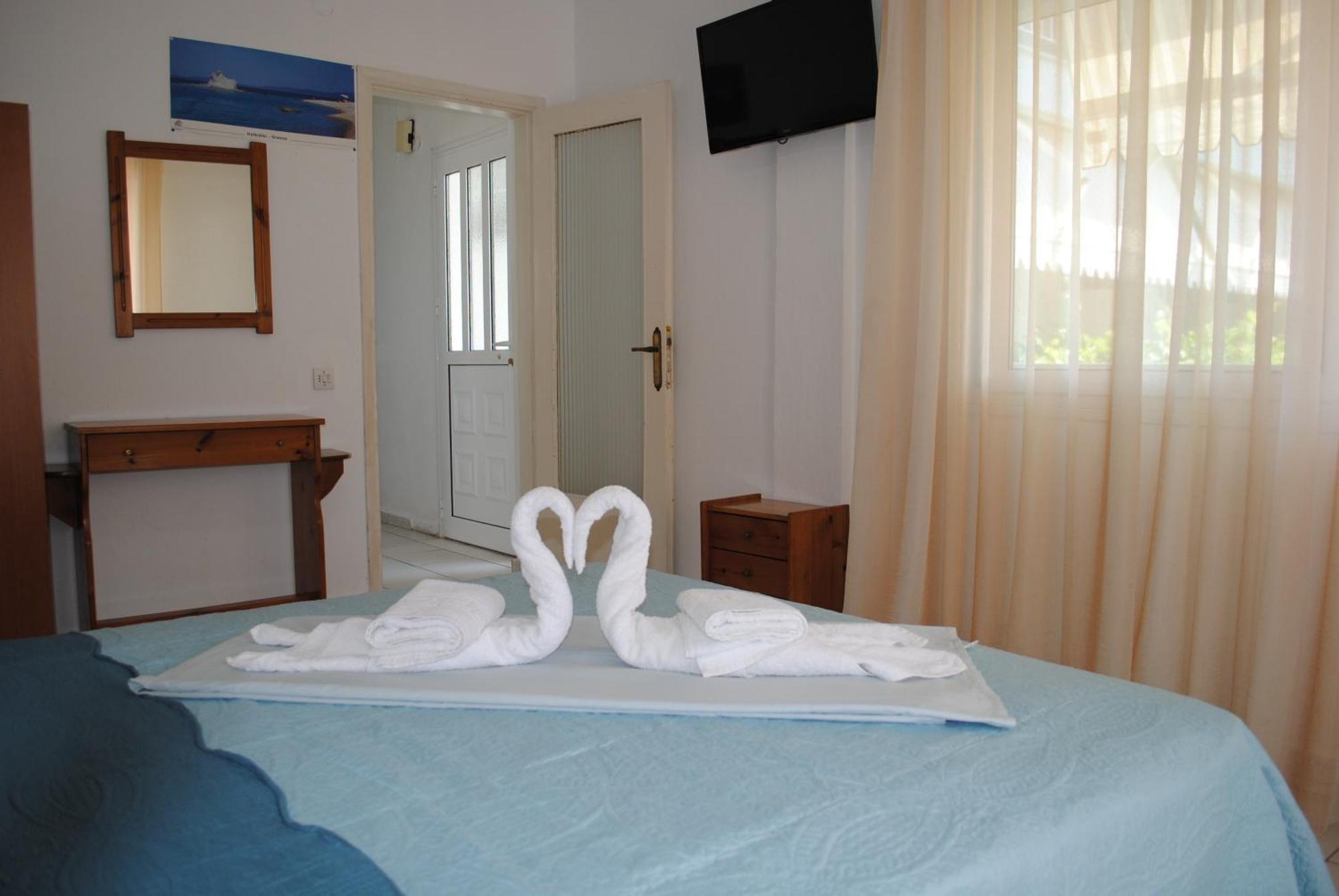 Artemis Apartments Paralia Dionysiou Bagian luar foto