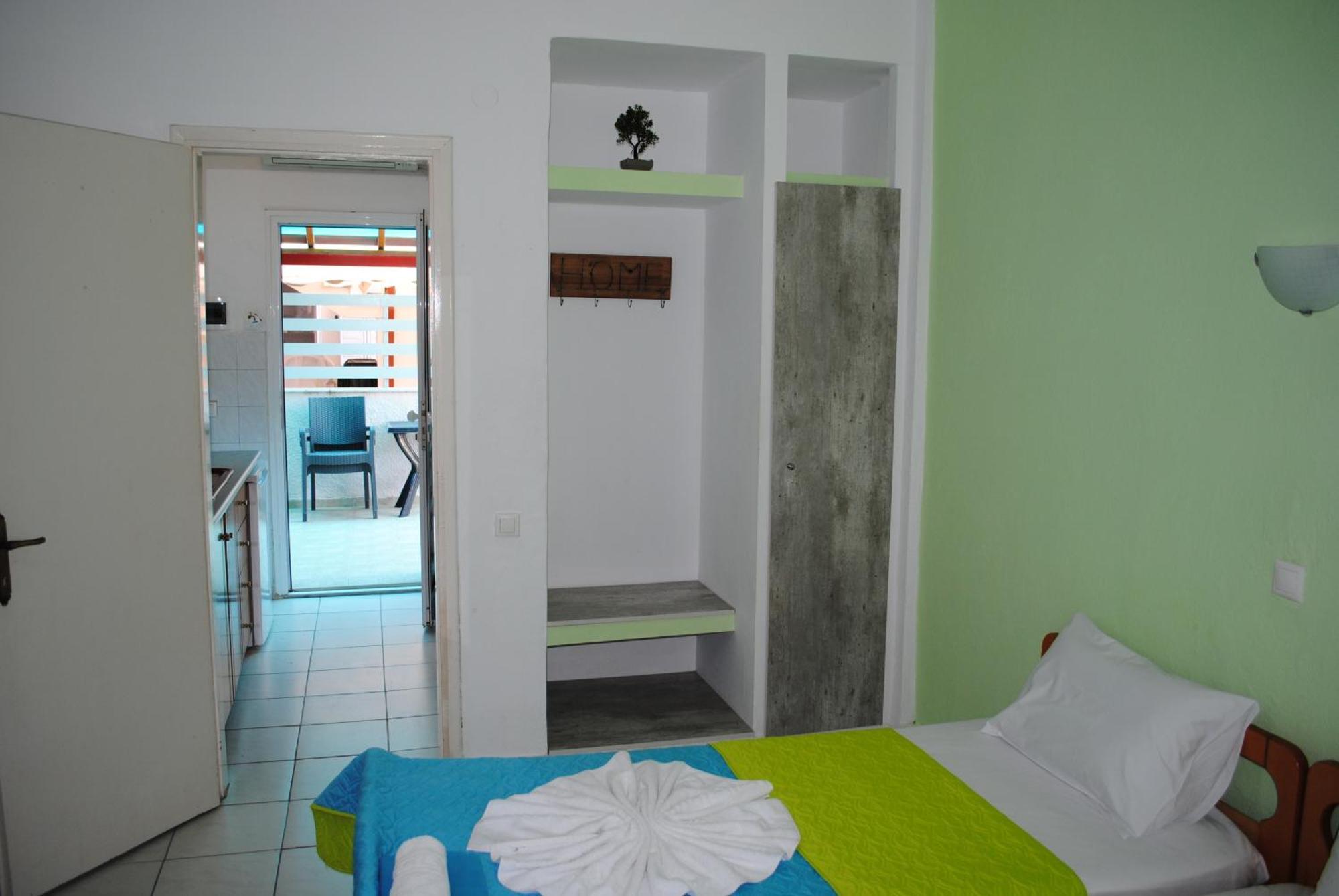 Artemis Apartments Paralia Dionysiou Bagian luar foto