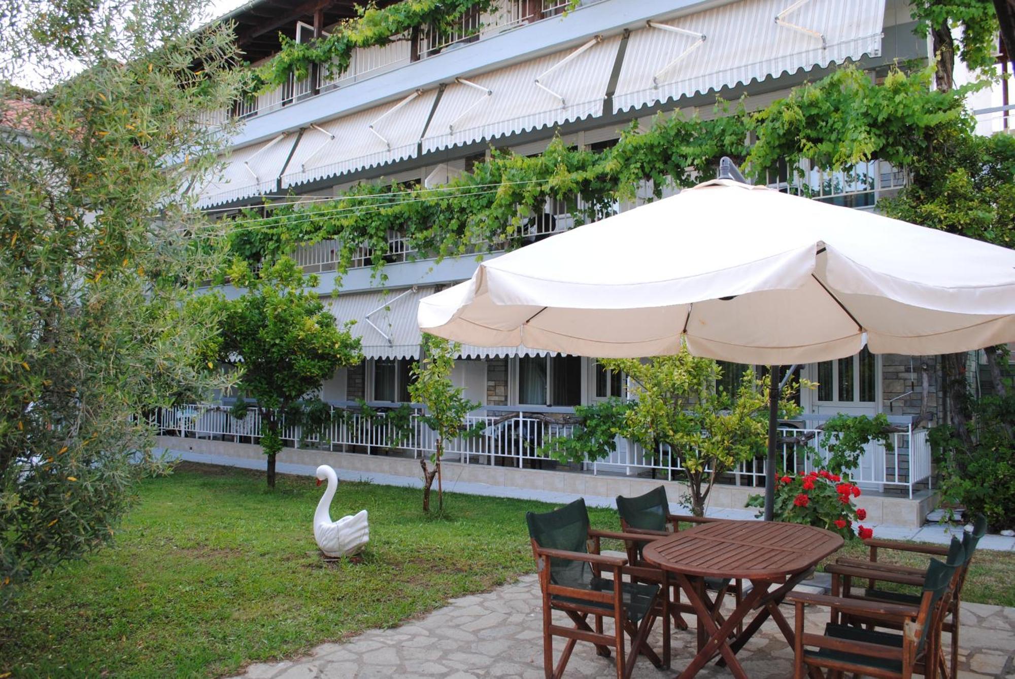 Artemis Apartments Paralia Dionysiou Bagian luar foto