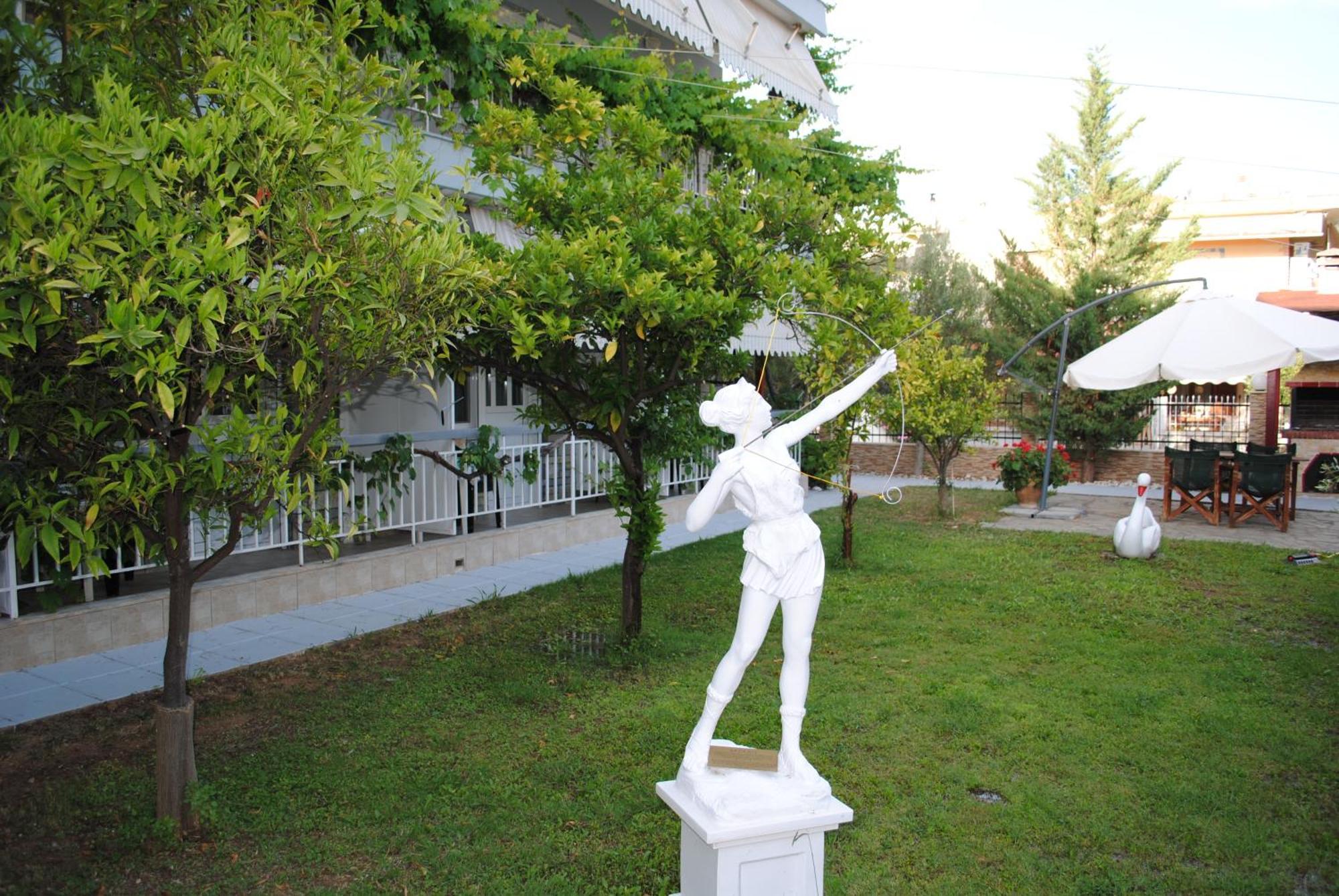 Artemis Apartments Paralia Dionysiou Bagian luar foto