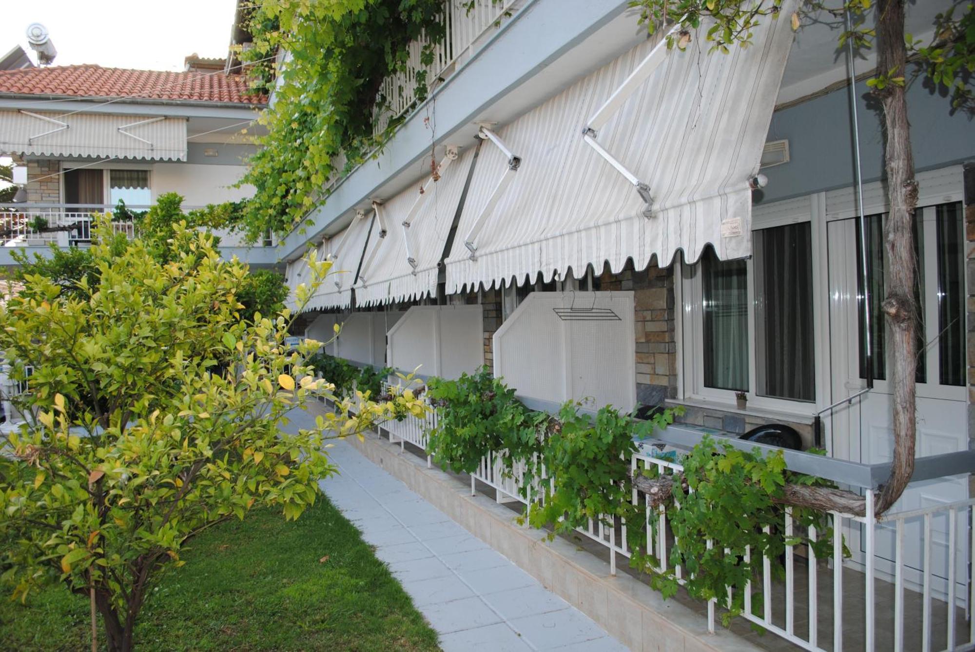 Artemis Apartments Paralia Dionysiou Bagian luar foto