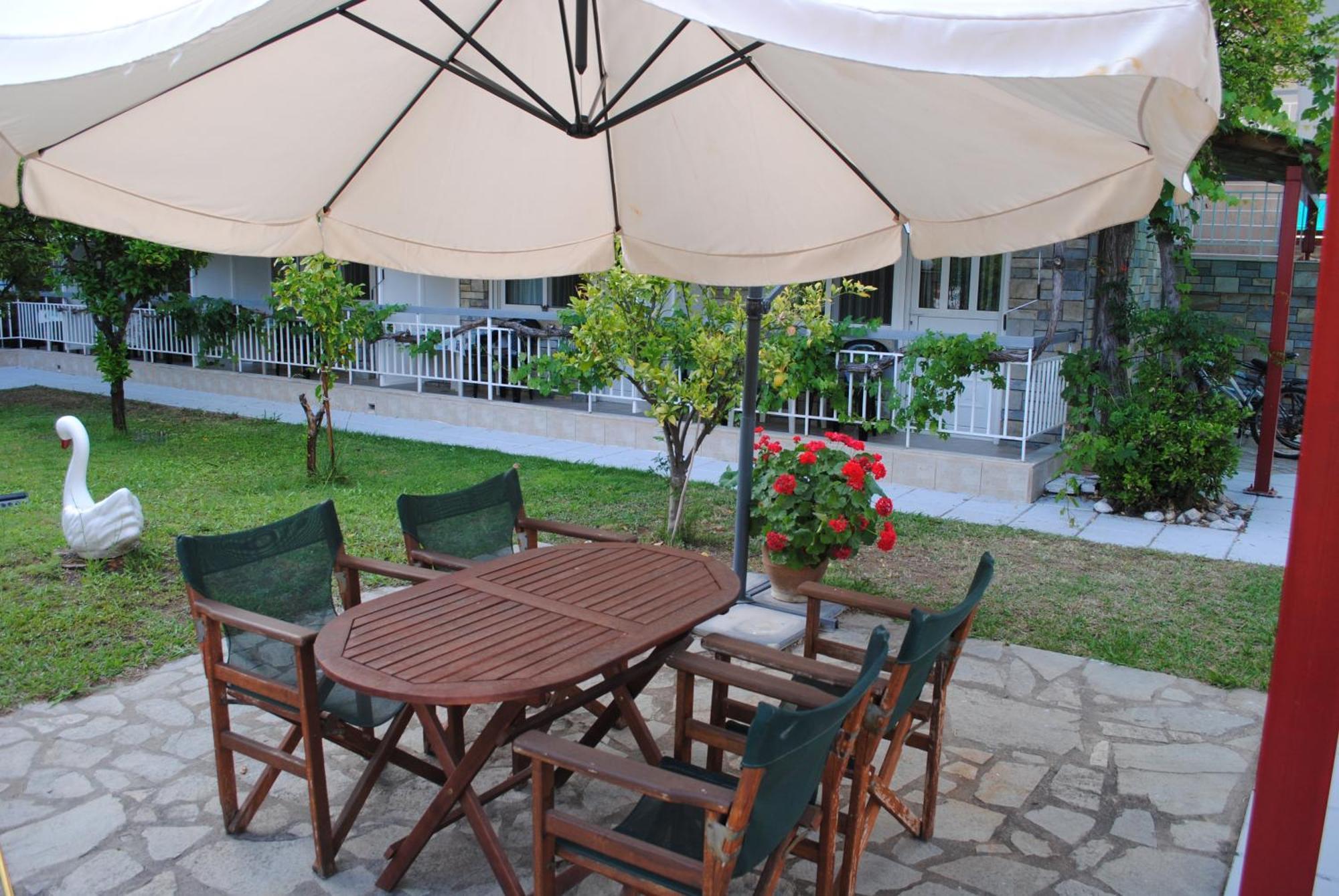 Artemis Apartments Paralia Dionysiou Bagian luar foto