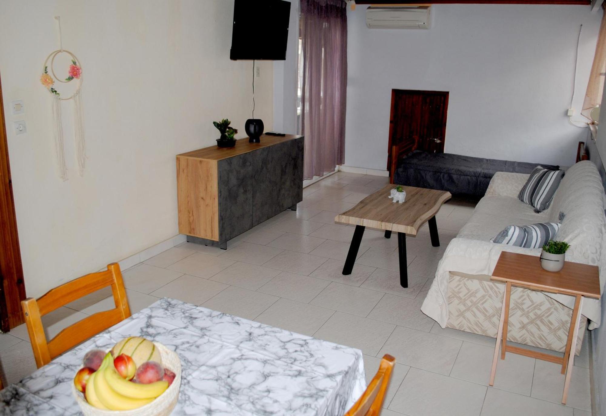 Artemis Apartments Paralia Dionysiou Bagian luar foto