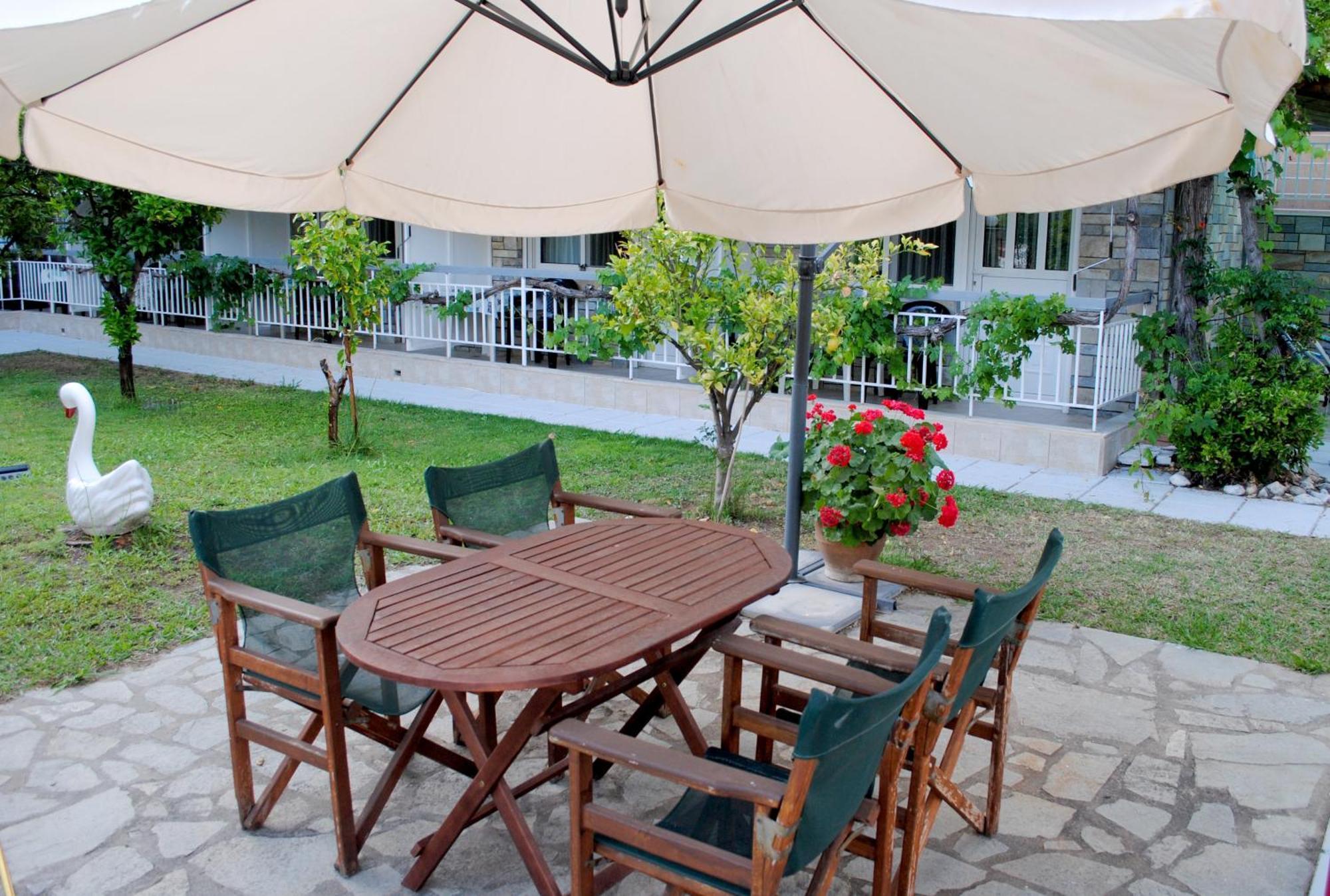 Artemis Apartments Paralia Dionysiou Bagian luar foto