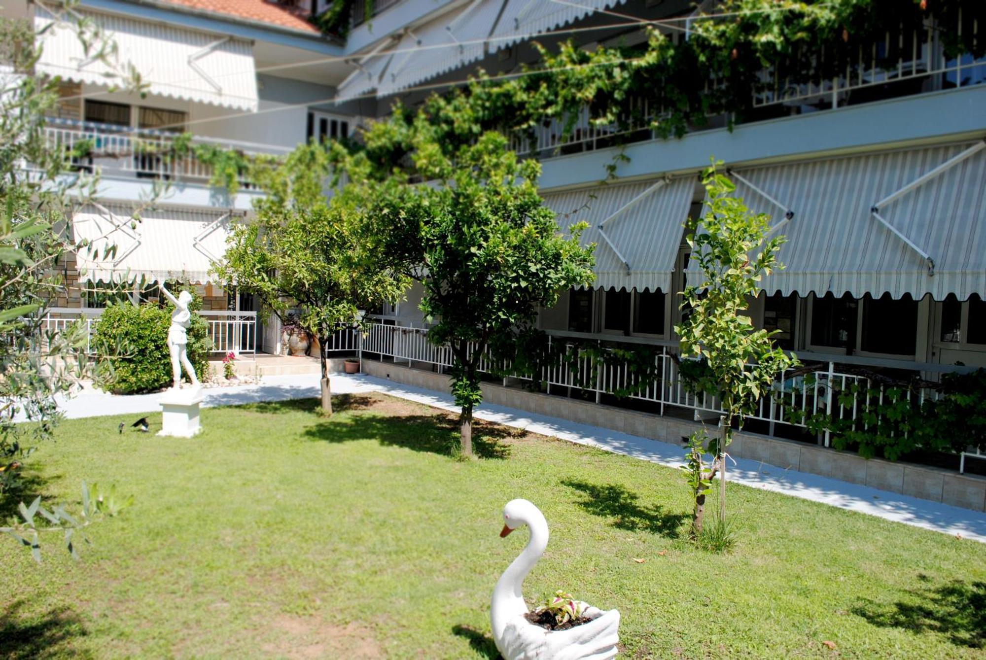 Artemis Apartments Paralia Dionysiou Bagian luar foto