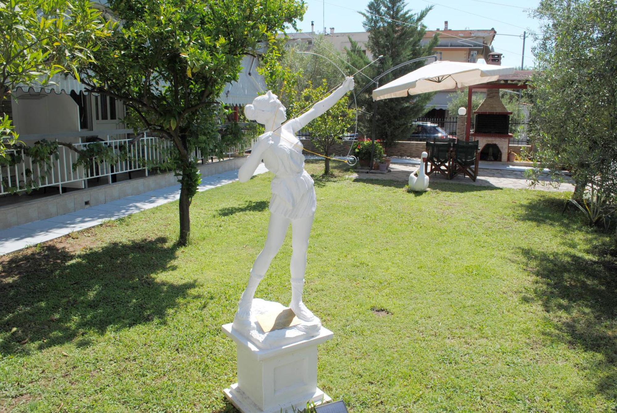 Artemis Apartments Paralia Dionysiou Bagian luar foto